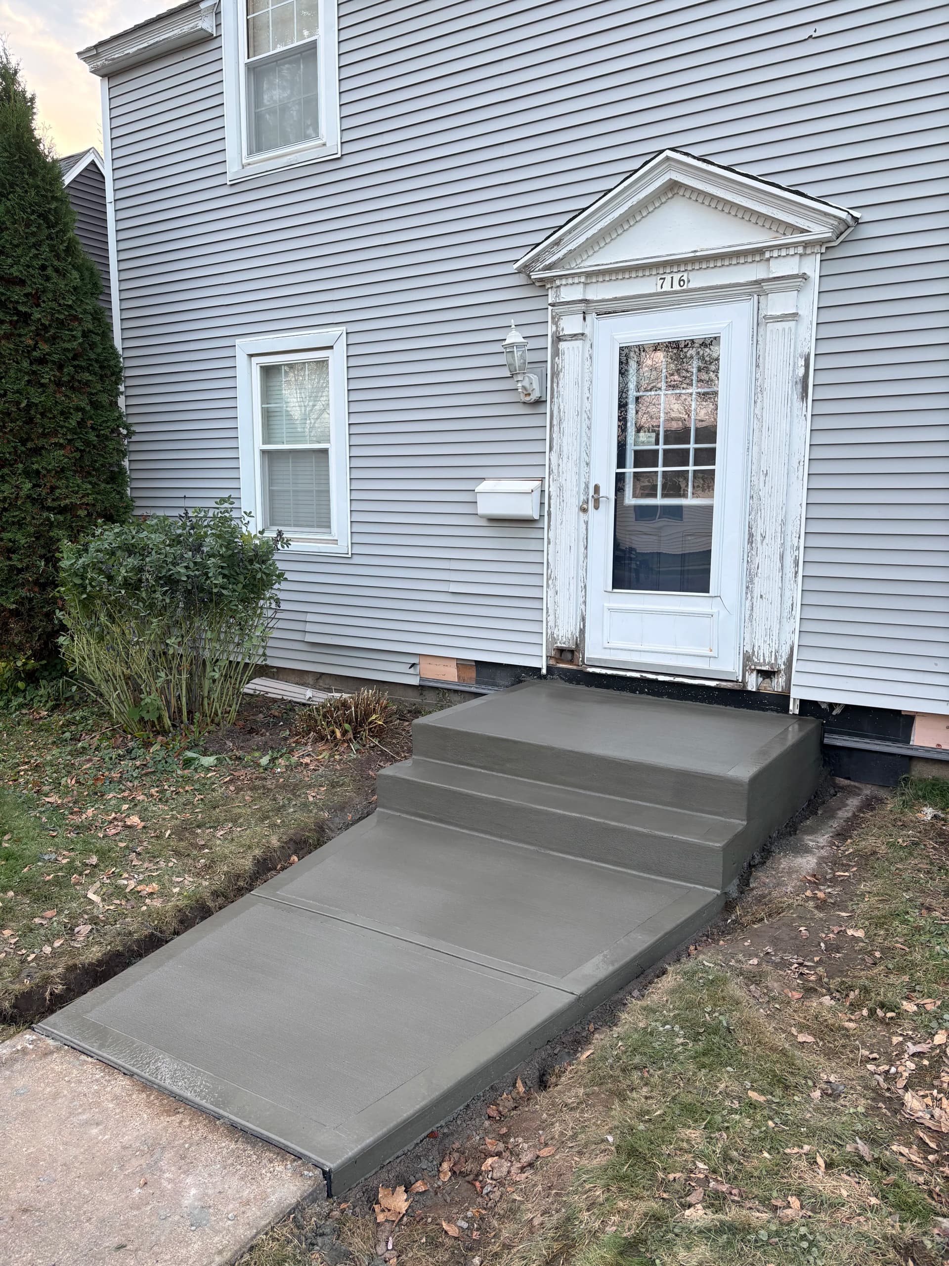 Gallery photos for Front Entry Step and Sidewalk Replacement Done Right: Image #2