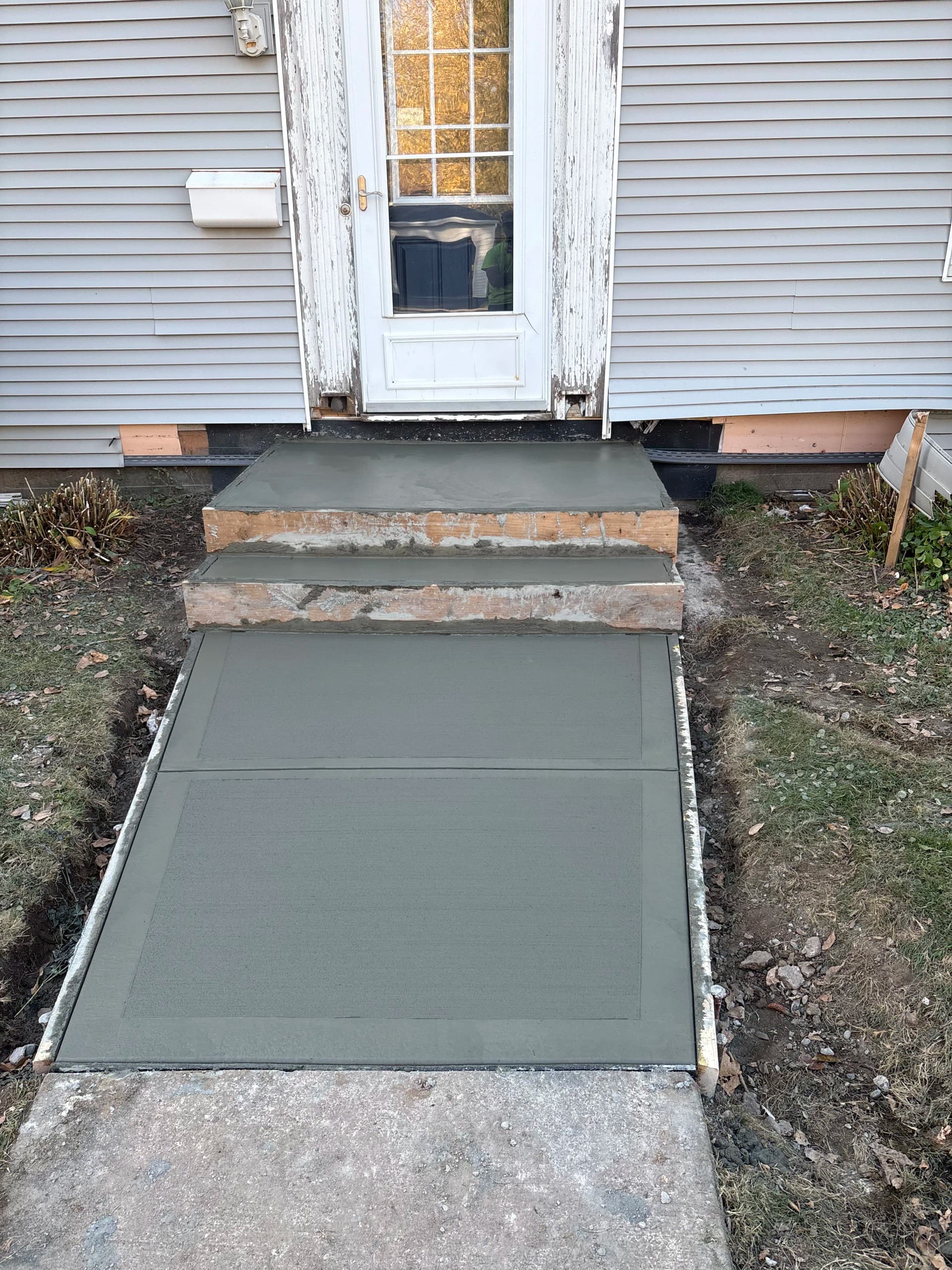 Gallery photos for Front Entry Step and Sidewalk Replacement Done Right: Image #4