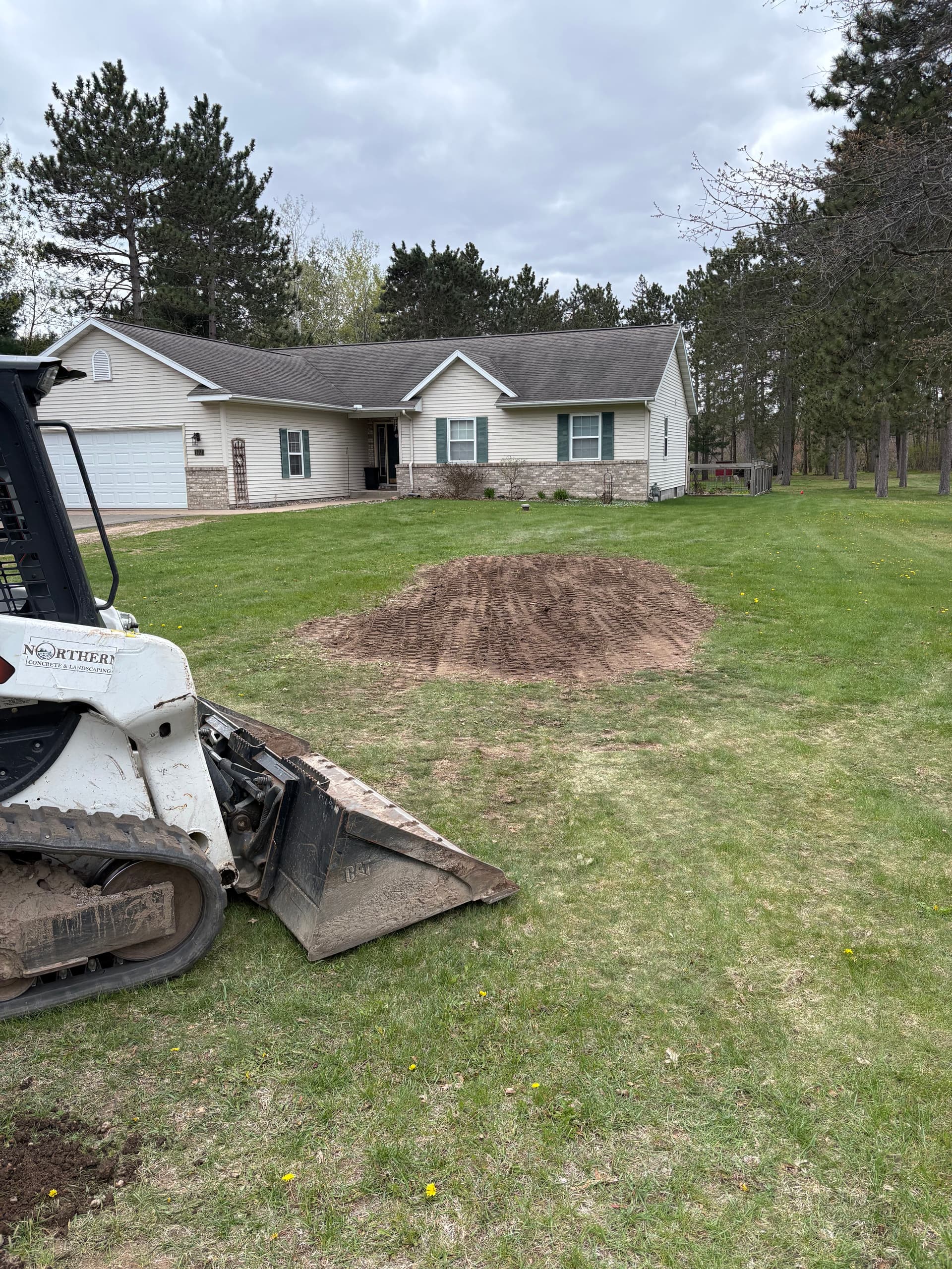 Gallery photos for Overgrown Front Yard Planter Removed and Cleared Clean: Image #1