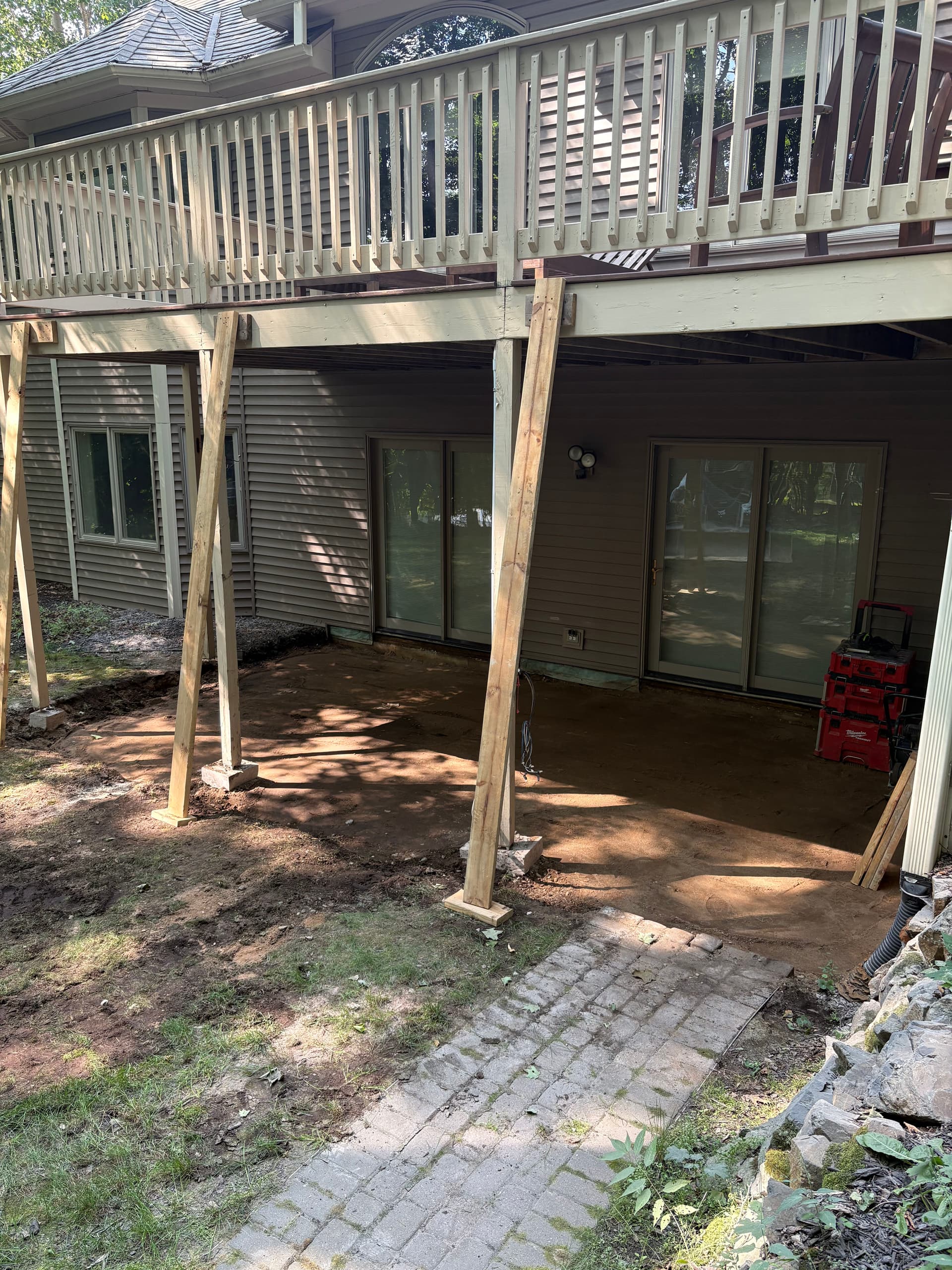 Gallery photos for 5-Inch Concrete Patio Poured to Handle a Hot Tub Setup: Image #4