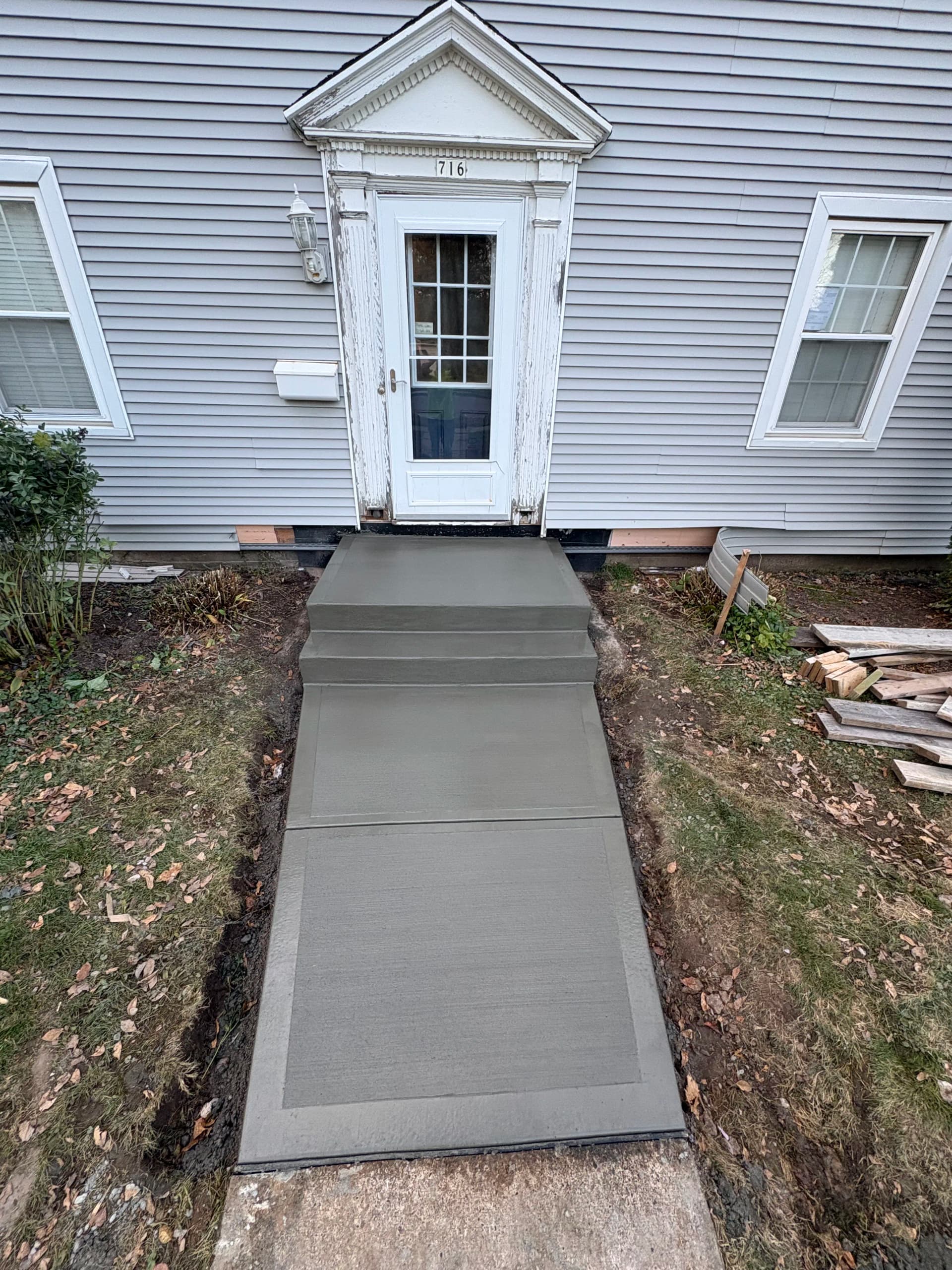 Gallery photos for Front Entry Step and Sidewalk Replacement Done Right: Image #1