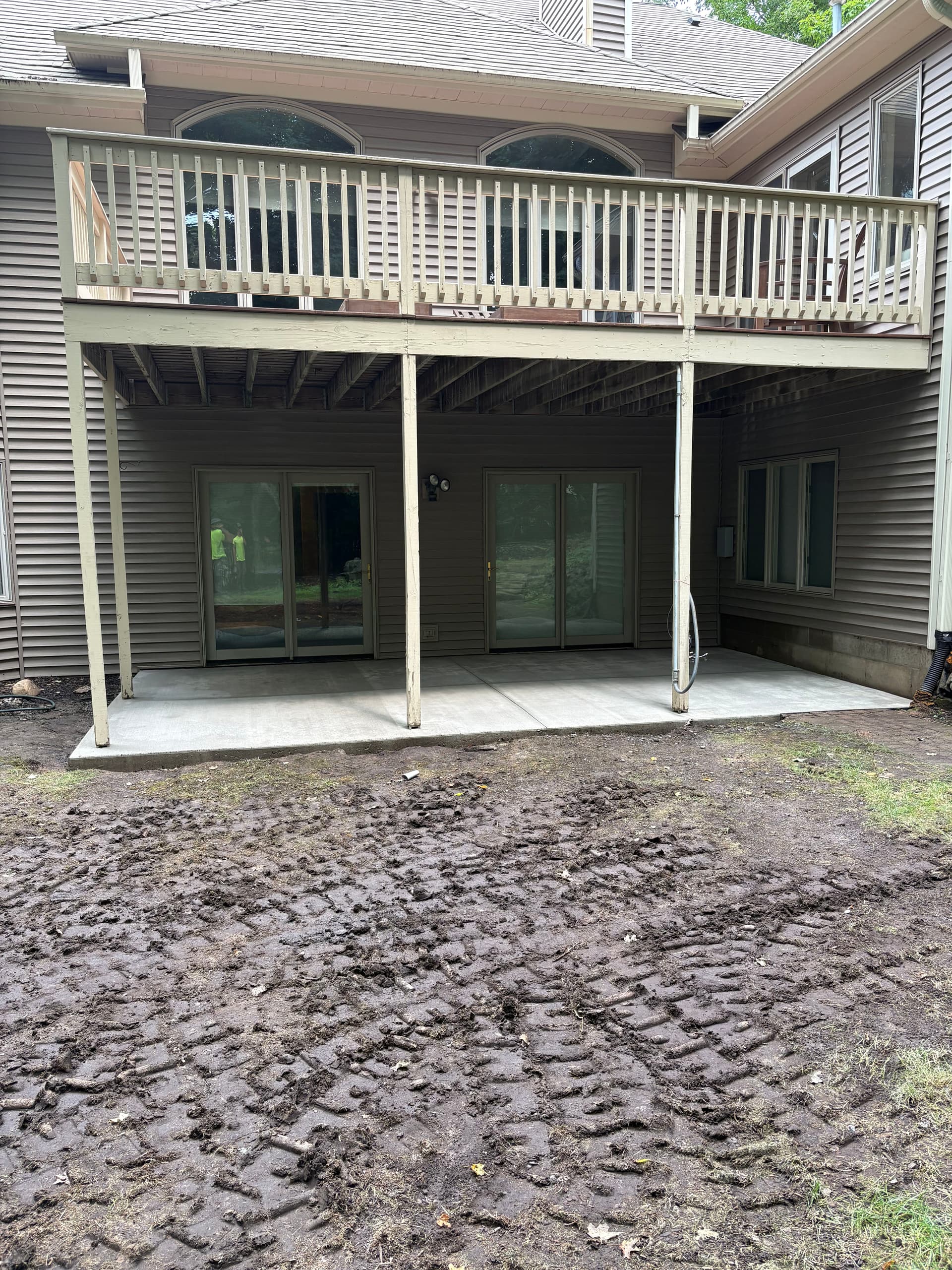Gallery photos for 5-Inch Concrete Patio Poured to Handle a Hot Tub Setup: Image #1