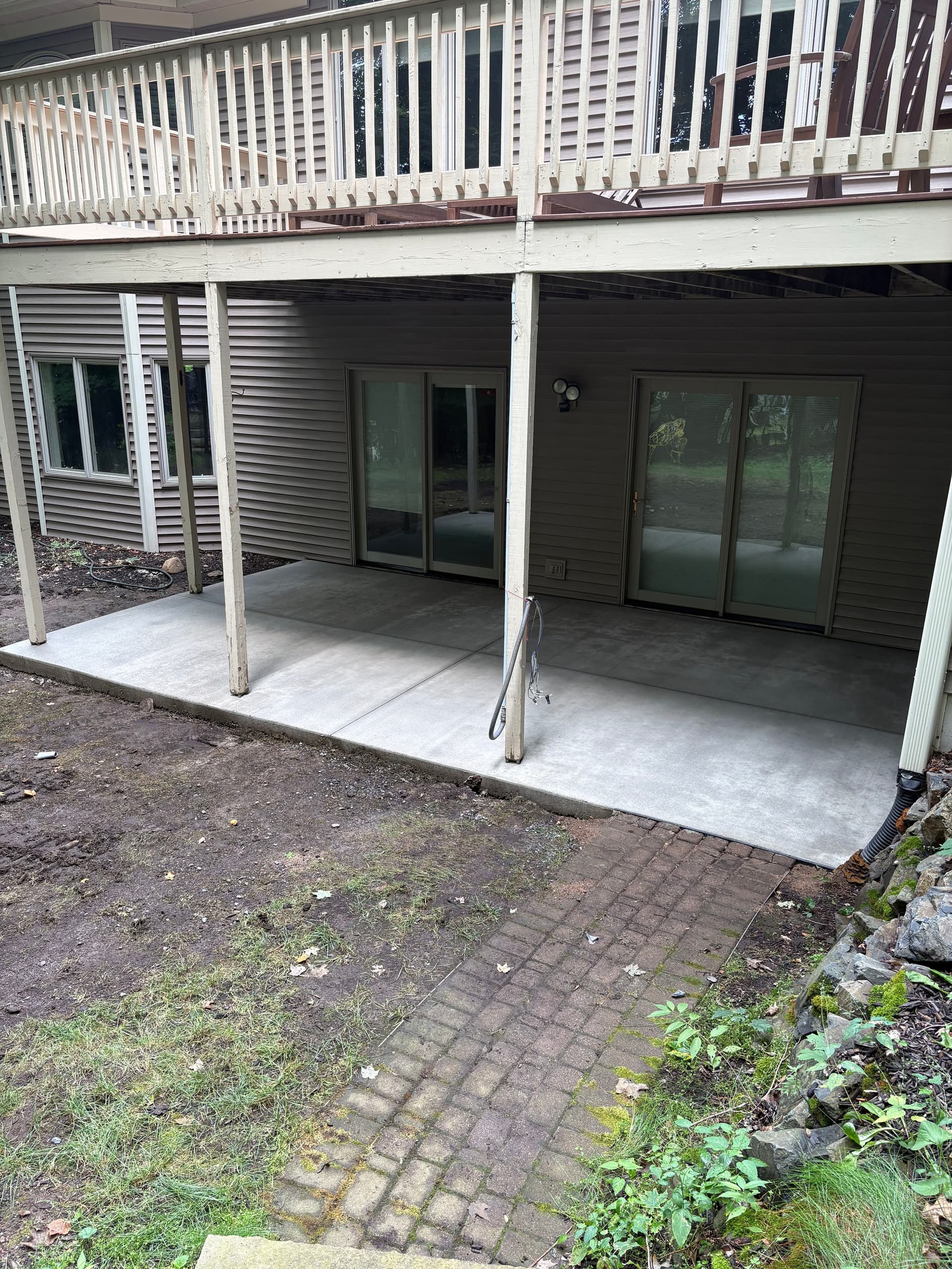 Gallery photos for 5-Inch Concrete Patio Poured to Handle a Hot Tub Setup: Image #2
