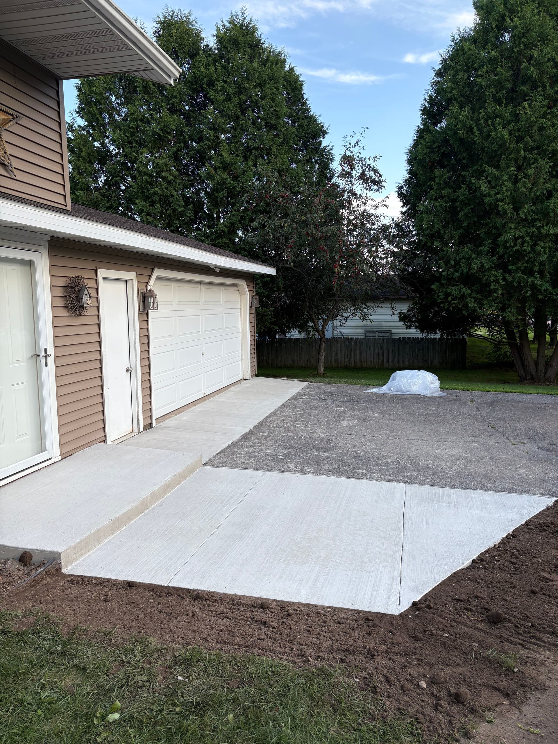 Gallery photos for Front Yard Overhaul with New Concrete and Block Flower Bed: Image #2