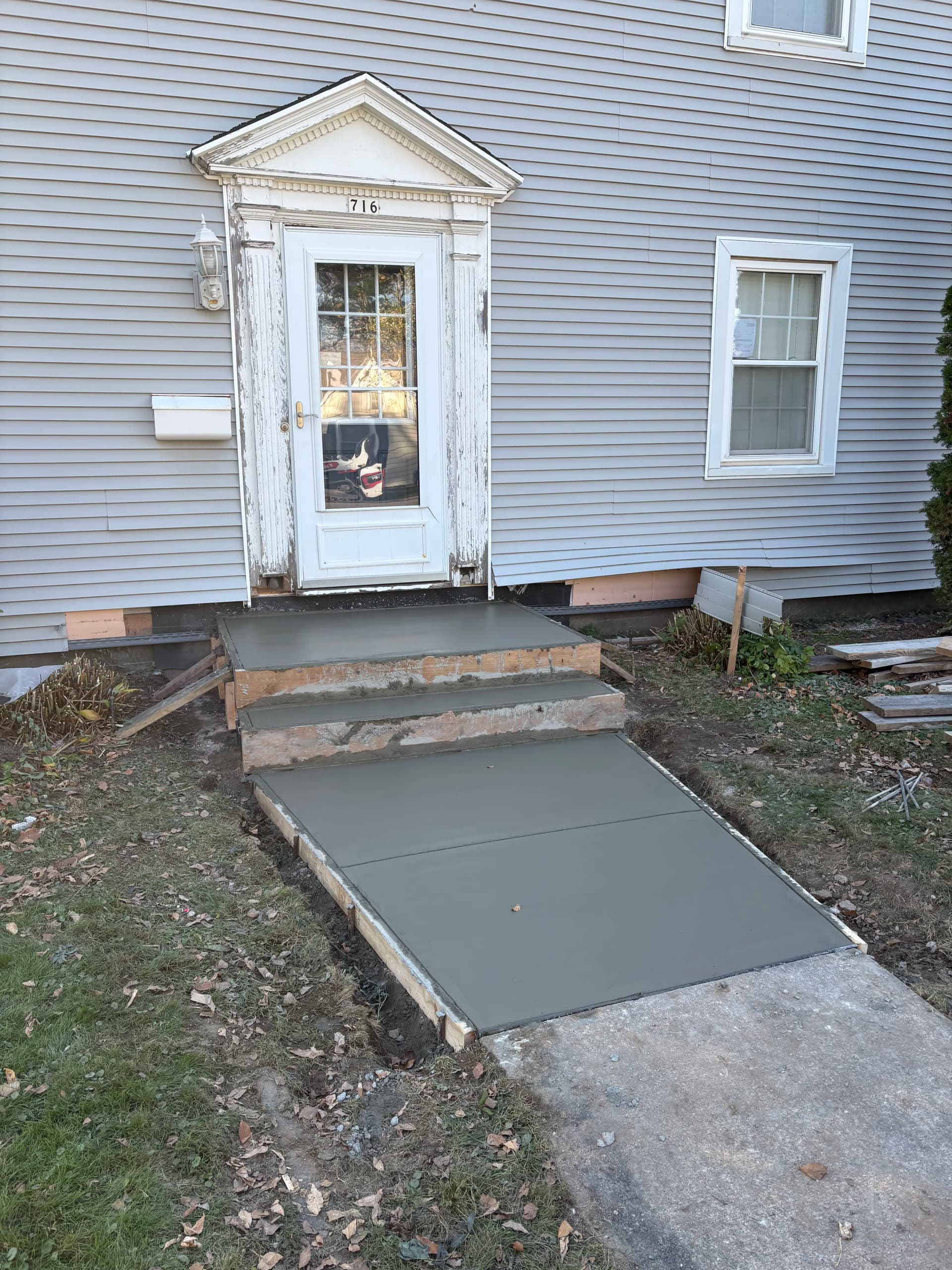 Gallery photos for Front Entry Step and Sidewalk Replacement Done Right: Image #5