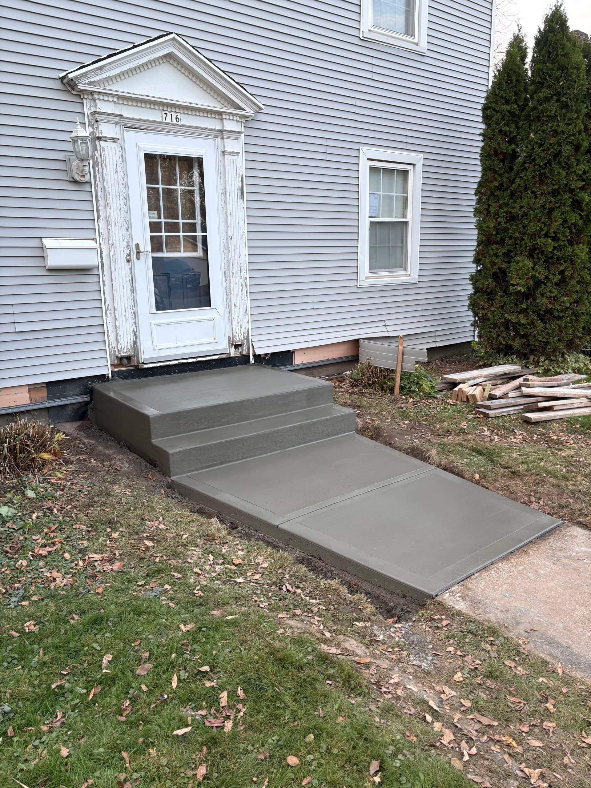 Gallery photos for Front Entry Step and Sidewalk Replacement Done Right: Image #3