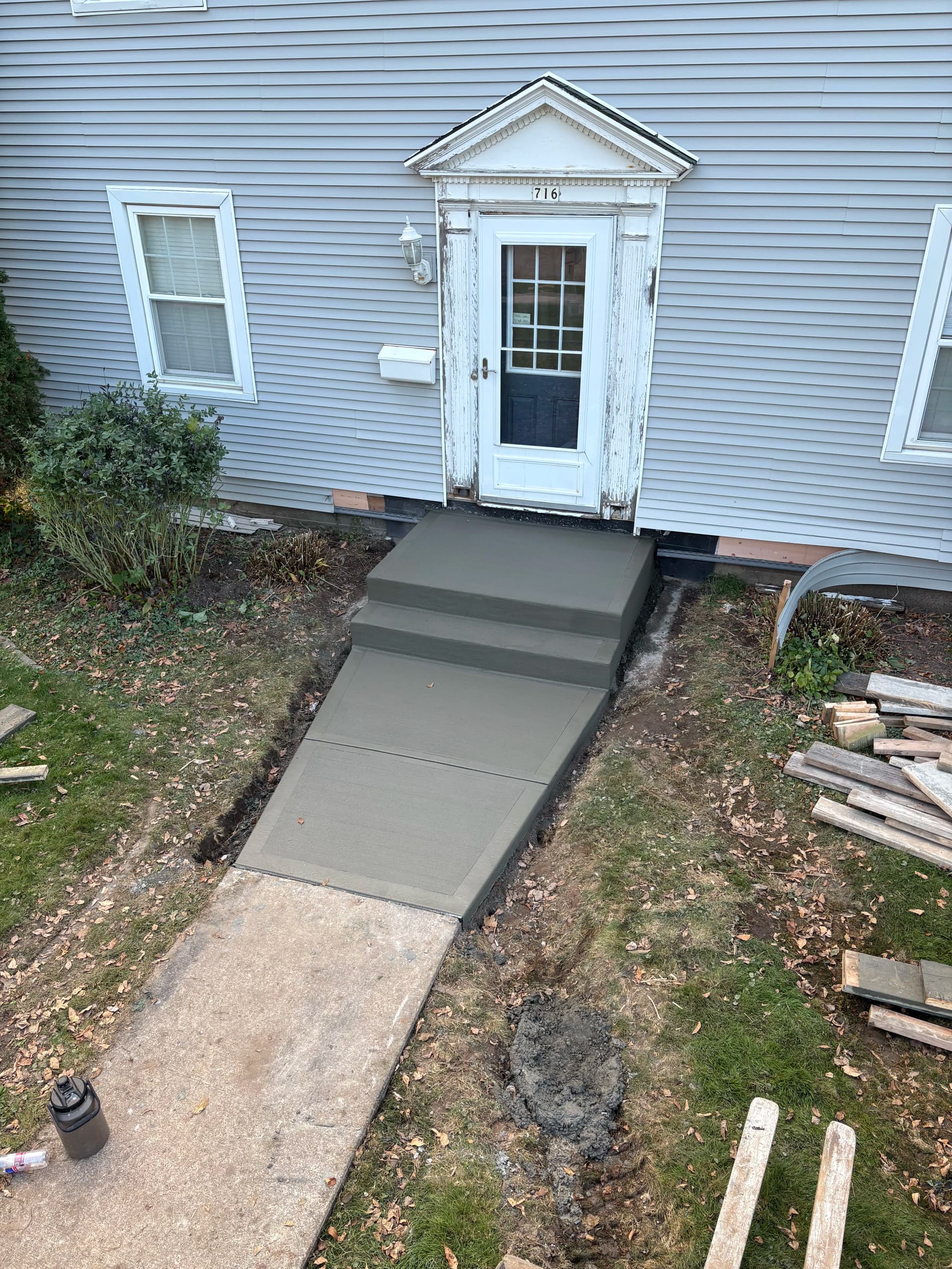 Front Entry Step and Sidewalk Replacement Done Right image
