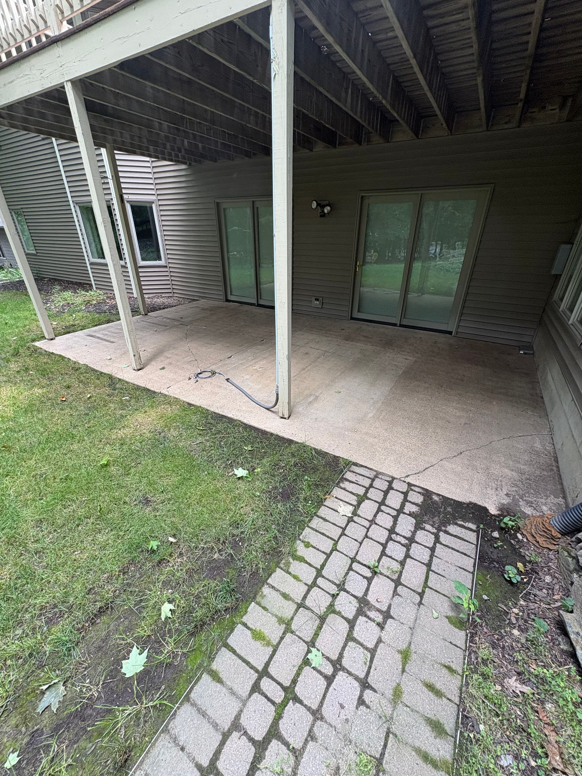 Gallery photos for 5-Inch Concrete Patio Poured to Handle a Hot Tub Setup: Image #5