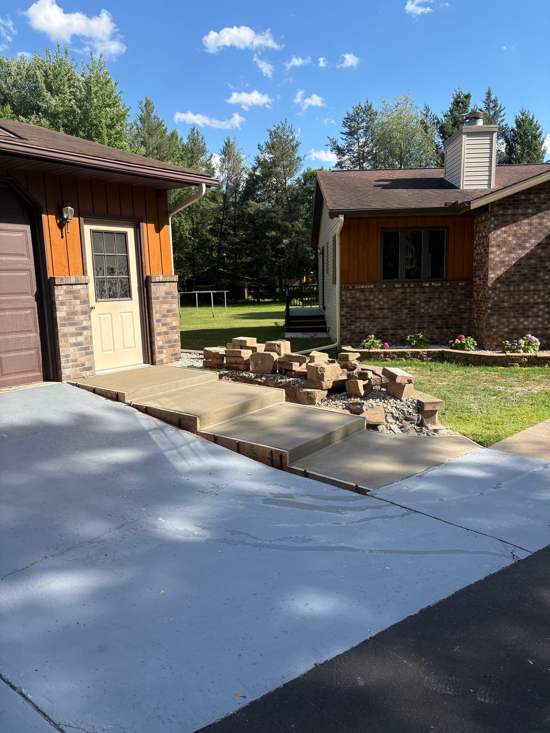 Gallery photos for Concrete Steps, Retaining Wall and Landscaping Upgrade at a Residential Entrance: Image #3