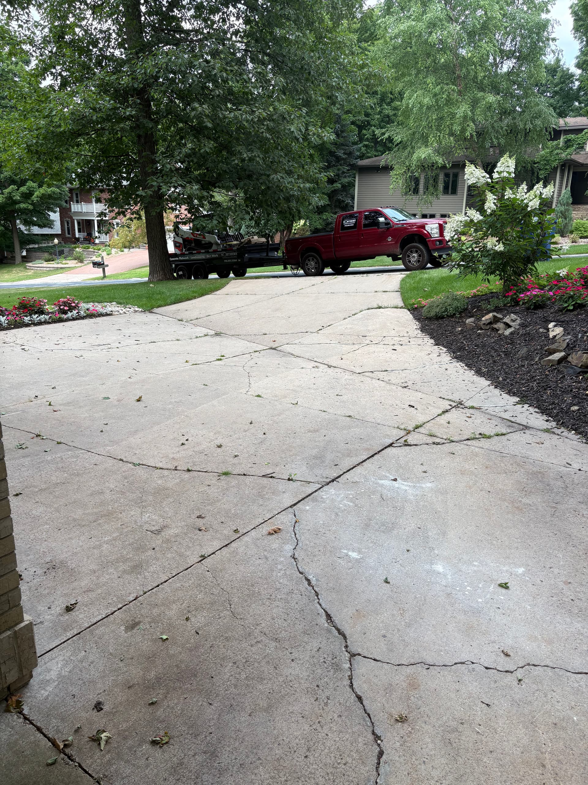 Gallery photos for Cracked Concrete Driveway Replaced With Reinforced Flatwork: Image #7