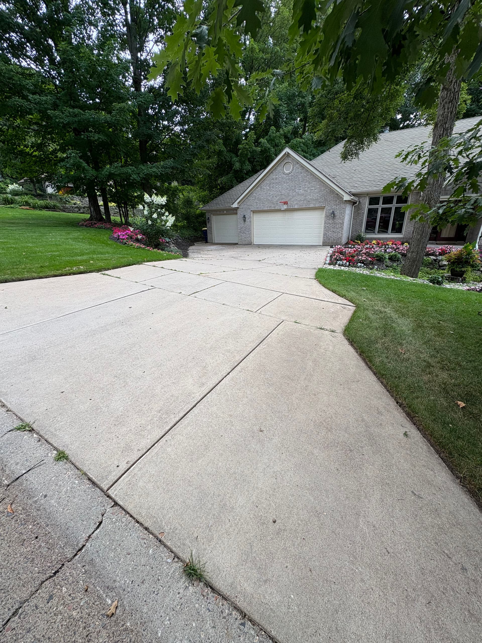 Gallery photos for Cracked Concrete Driveway Replaced With Reinforced Flatwork: Image #9