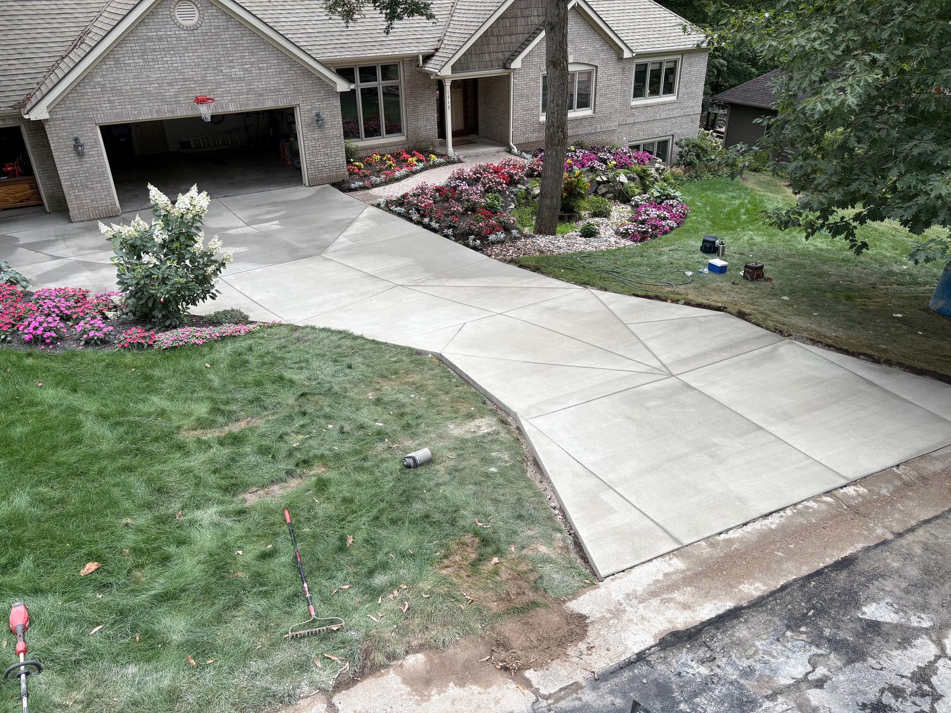 Cracked Concrete Driveway Replaced With Reinforced Flatwork image