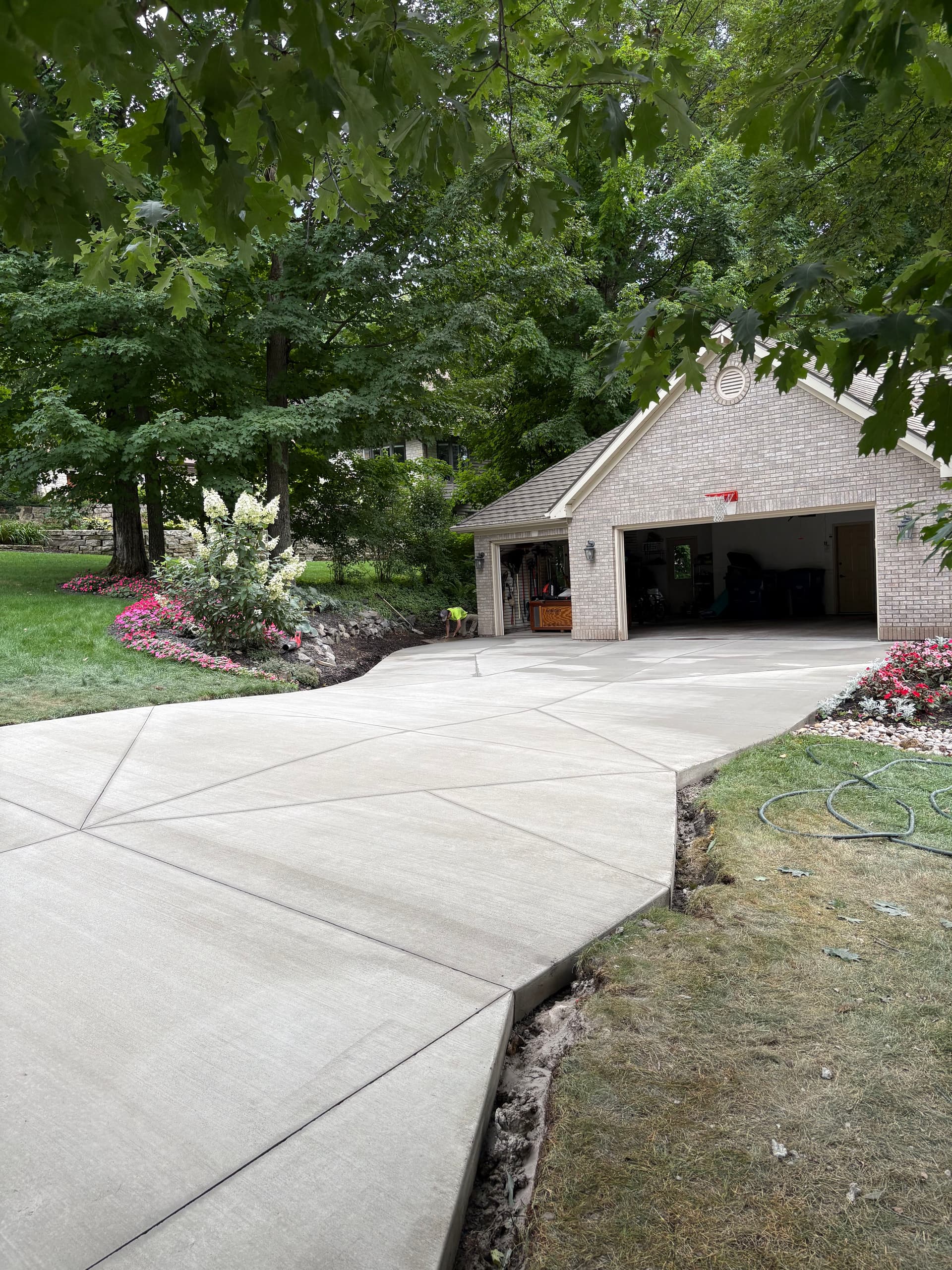 Gallery photos for Cracked Concrete Driveway Replaced With Reinforced Flatwork: Image #6