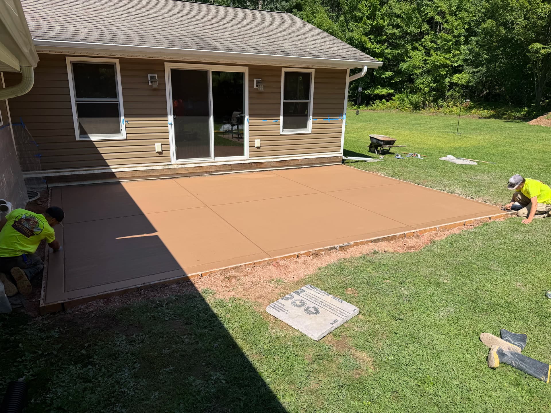 Gallery photos for Coral Buff Concrete Patio With a Clean Smooth Edge Detail: Image #4