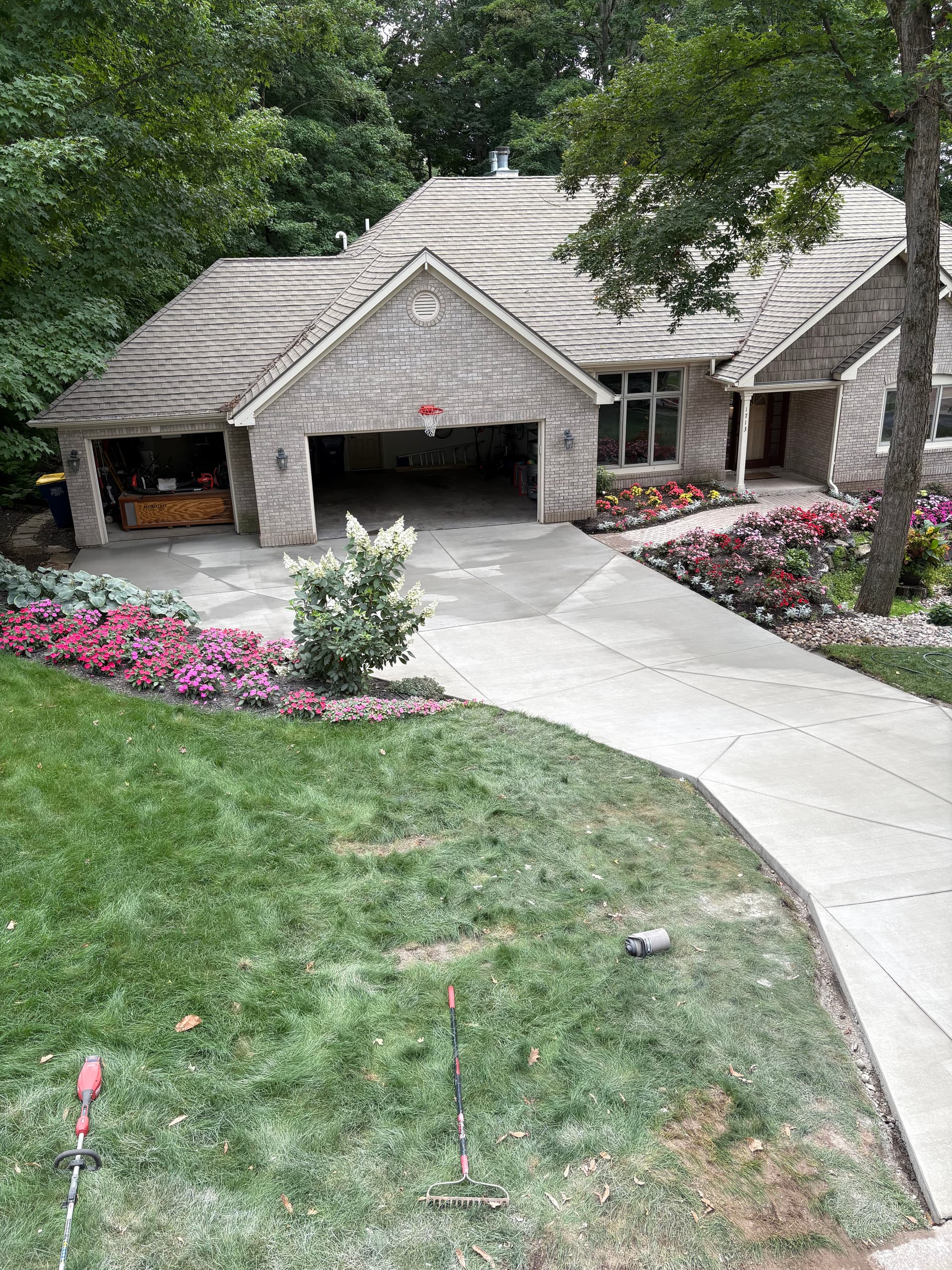 Gallery photos for Cracked Concrete Driveway Replaced With Reinforced Flatwork: Image #2