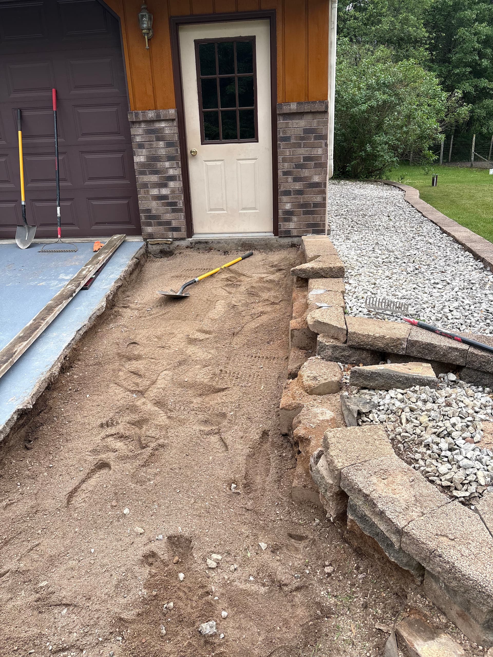 Gallery photos for Concrete Steps, Retaining Wall and Landscaping Upgrade at a Residential Entrance: Image #6
