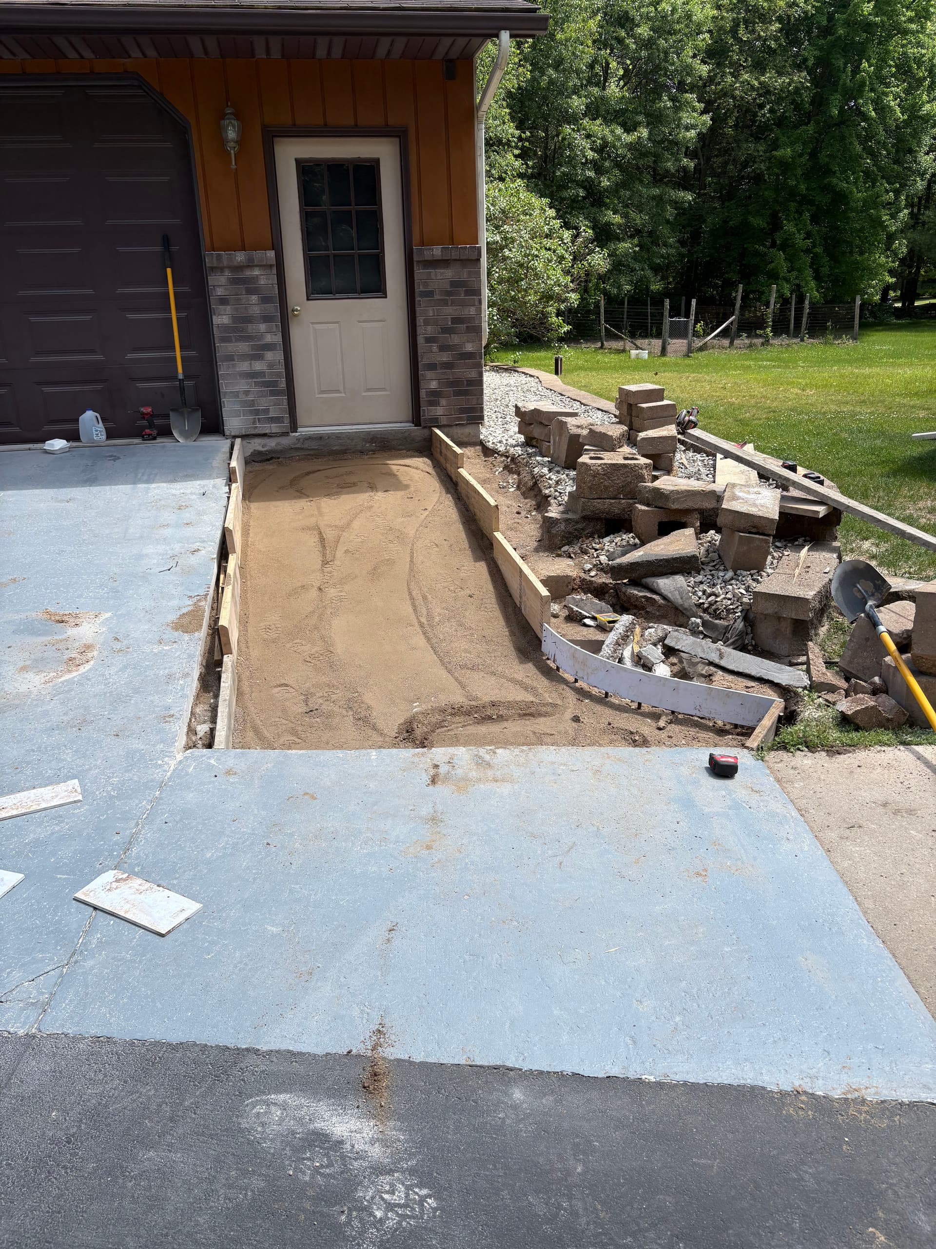 Gallery photos for Concrete Steps, Retaining Wall and Landscaping Upgrade at a Residential Entrance: Image #5
