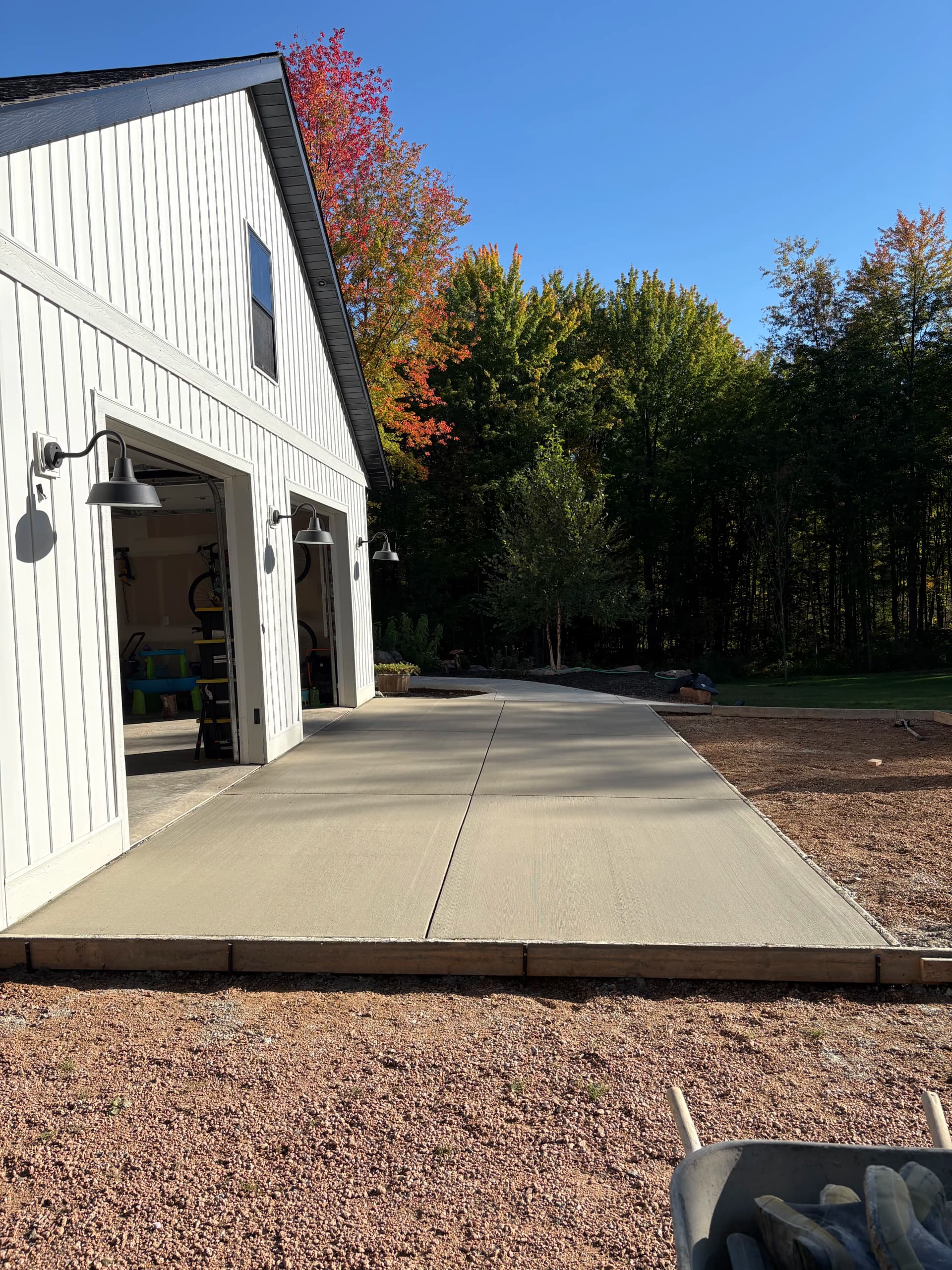 Gallery photos for New Front Step, Sidewalk, and Garage Approach Poured Clean: Image #3