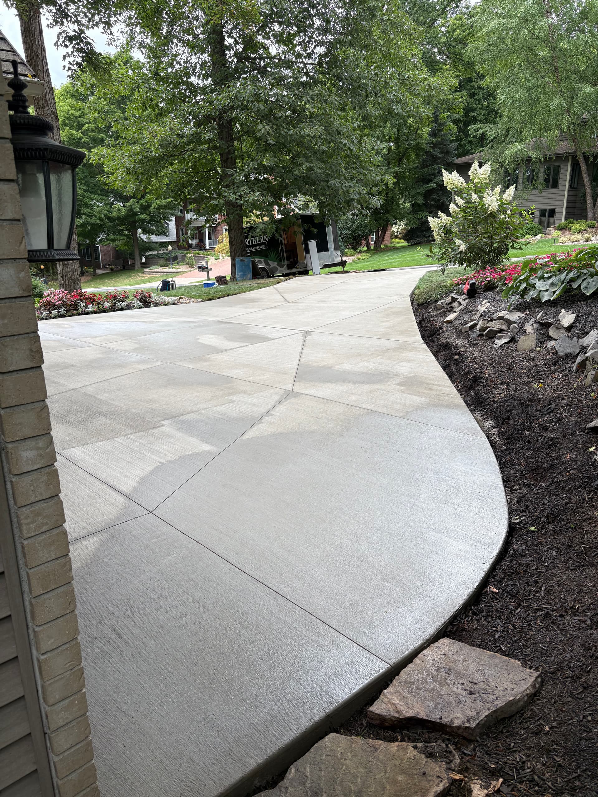 Gallery photos for Cracked Concrete Driveway Replaced With Reinforced Flatwork: Image #4