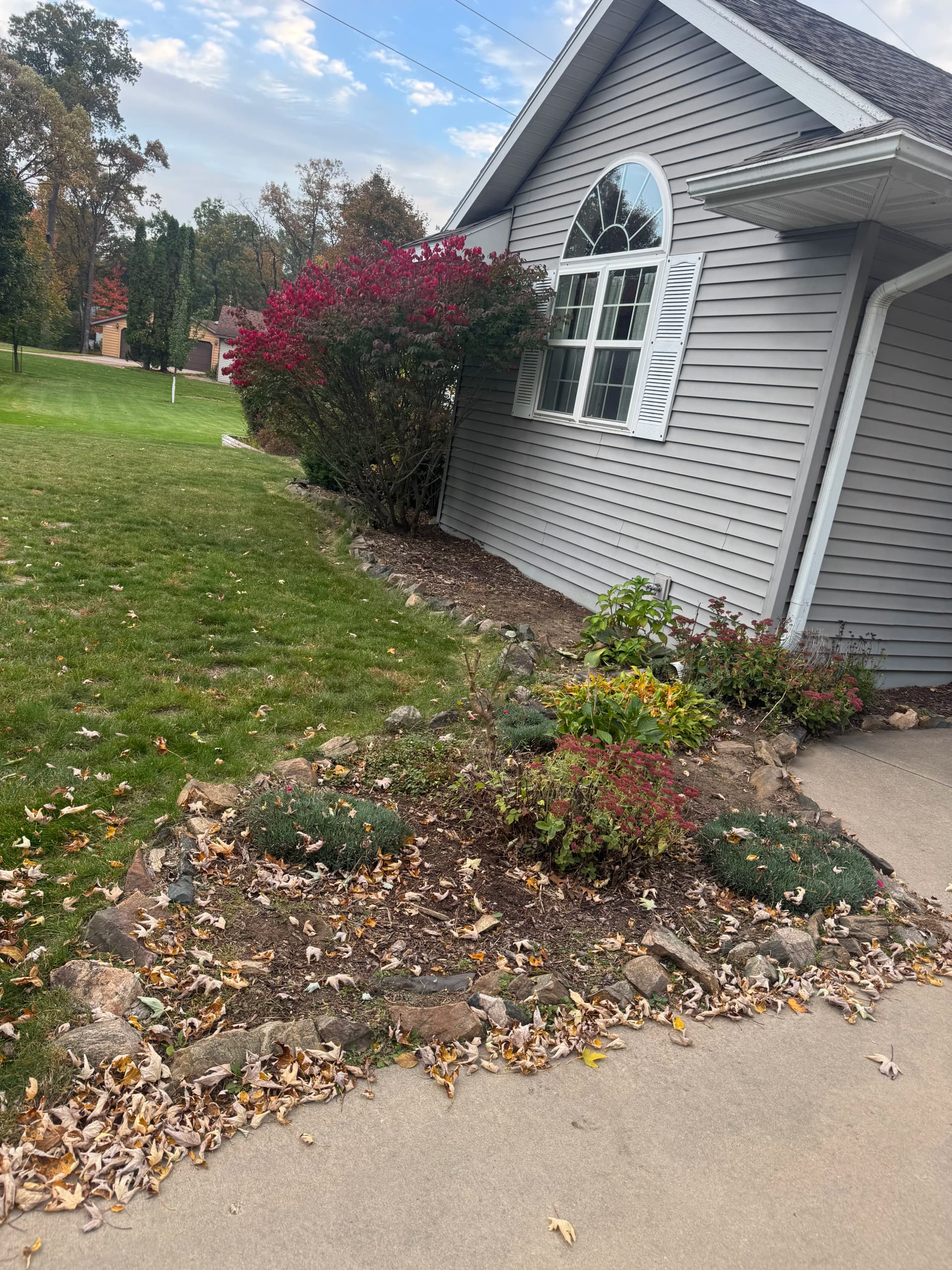 Gallery photos for Old Mulch Out, Basin Blue Rock In - Bed Cleanup Done Right: Image #6