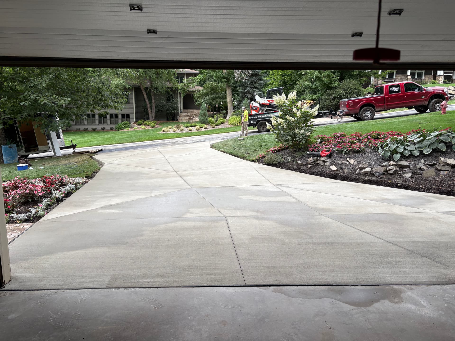 Gallery photos for Cracked Concrete Driveway Replaced With Reinforced Flatwork: Image #5